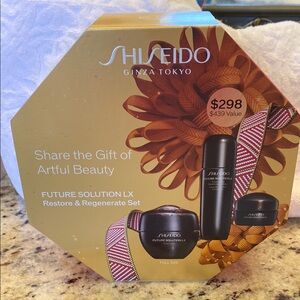 Shiseido Future Solution LX Restore and Regenerate set, NIB